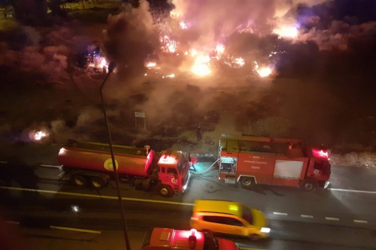 Çöp eşyaların olduğu alanda yangın çıktı
