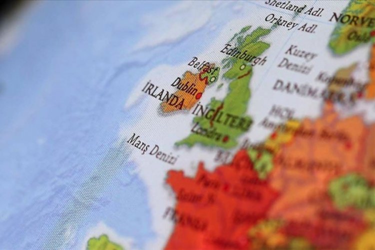 Fransız donanması Manş Denizi'ndeki göçmenleri İngiltere sularına yönlendirdi