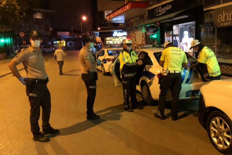 Bursa'da polisten maske ve alkol uygulaması