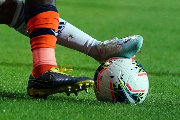 Arnavutluk'ta futbol durdu