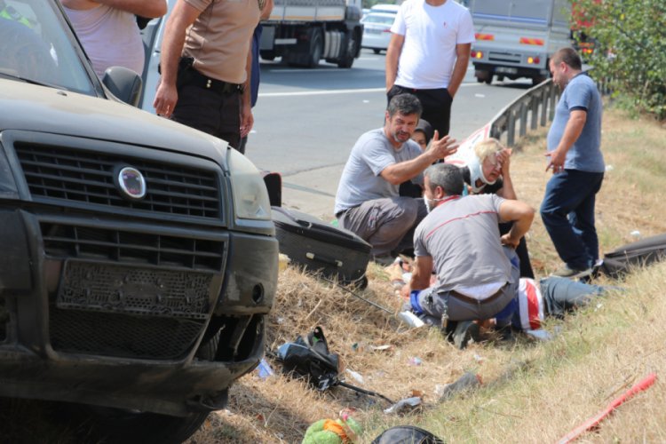 TEM Otoyolu'nda can pazarı: 2'si çocuk 6 yaralı