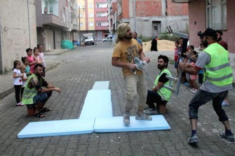 Yaptıkları defileyle fenomen olan inşaat işçilerine oyunculuk teklifleri yağıyor