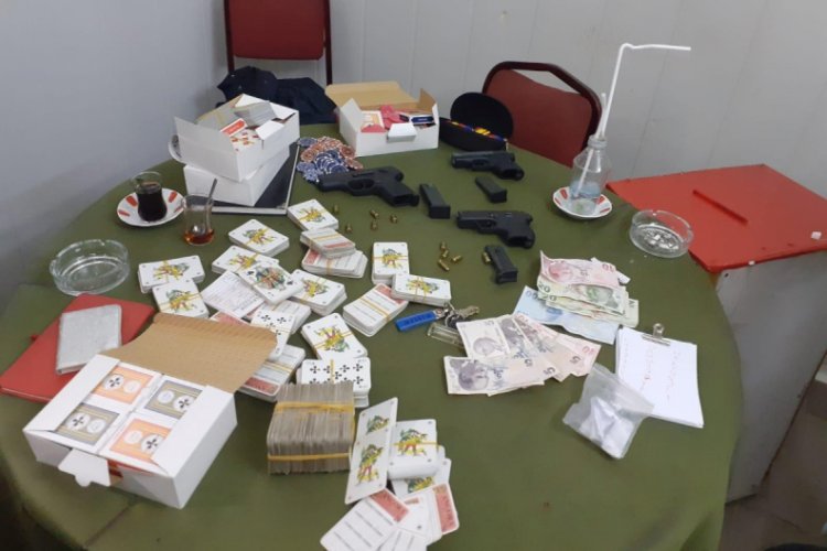 Bursa'da koronaya aldırış etmeden portatif çadır kurup kumar oynadılar