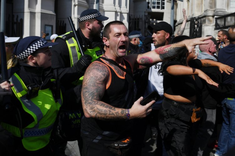 Londra'da karantina karşıtı protesto