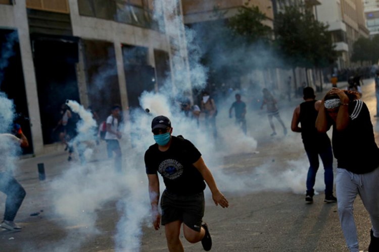 Lübnan'da yasa dışı silahlara el konulması talebiyle gösteri düzenlendi