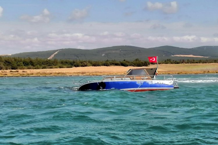 Karaya oturan teknedeki 3 kişi kurtarıldı