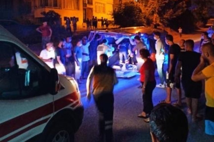 Hasta almaya giden ambulans devrildi