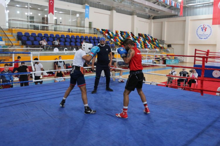 Türkiye ve İngiltere Milli Boks Takımı sporcuları çalışmalarını sürdürüyor
