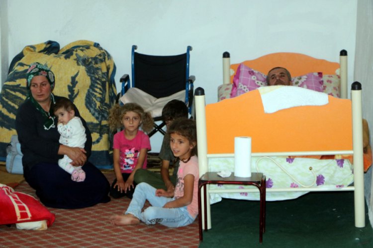 Yılan korkusuyla terk ettikleri evlerine geri döndüler