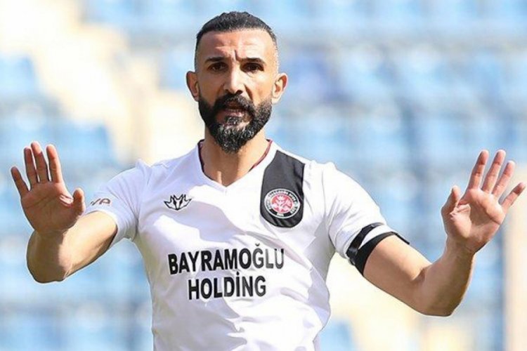 Yalçın Ayhan, futbol hayatını noktaladı