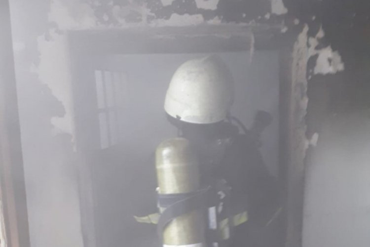 İtfaiye eri, alevlerin arasına dalan arkadaşlarını son anda uyardı