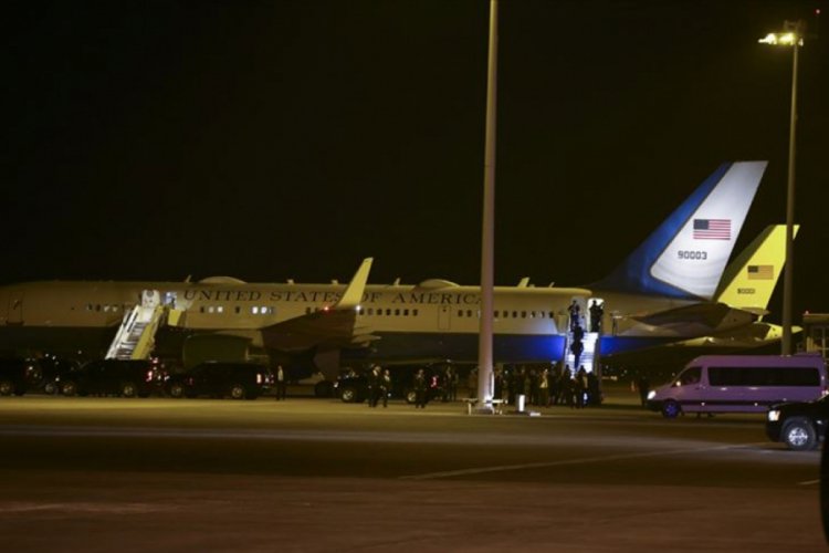 Pence'in uçağı kuş sürüsüne çarpınca zorunlu dönüş yaptı