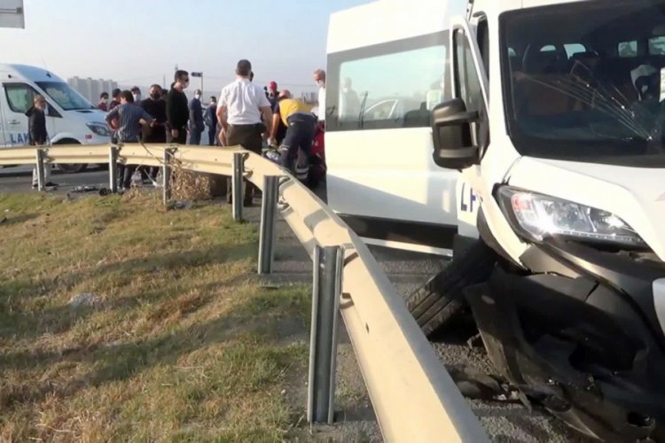 İşçileri taşıyan servis kaza yaptı: 2'si ağır 8 yaralı