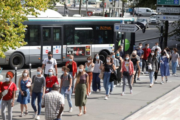 Koronavirüs yalanlarına en çok gençler inanıyor