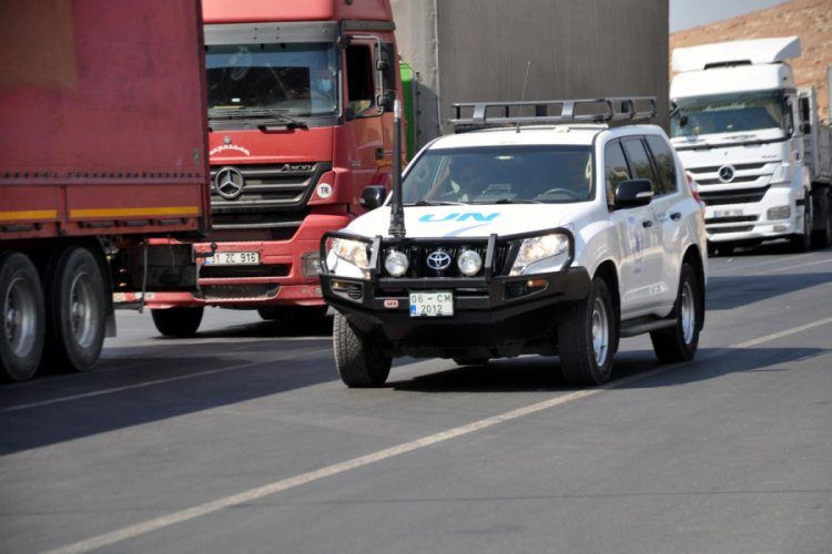 BM'den İdlib'e 84 TIR insani yardım