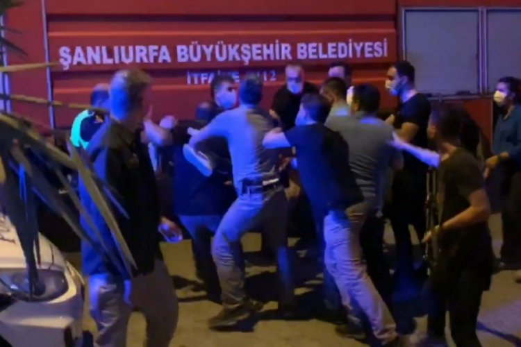 Türk Bayrağı'nı indirmeye çalıştı!