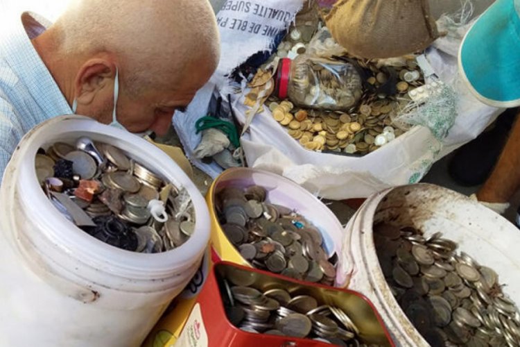 2 kamyon çöpün çıktığı evde 169 bin lira bulundu