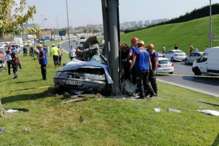 Otomobil içinde sıkışan sürücü hayatını kaybetti