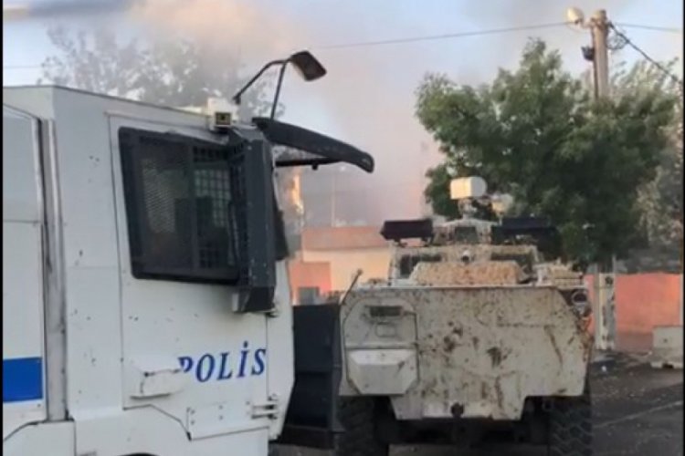 Evde çıkan yangın, TOMA ve zırhlı araçla söndürüldü