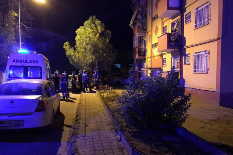 Emekli öğretmen evinde ölü bulundu
