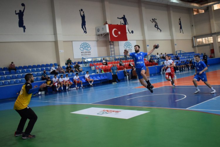 Nilüfer hentbolda da lige galibiyetle başladı