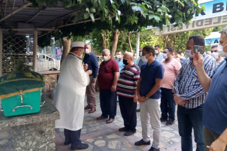 Evinde ölü bulunan öğretmen toprağa verildi
