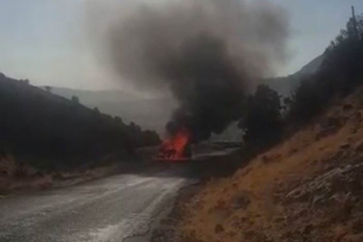 Seyir halindeki araç alev topuna döndü