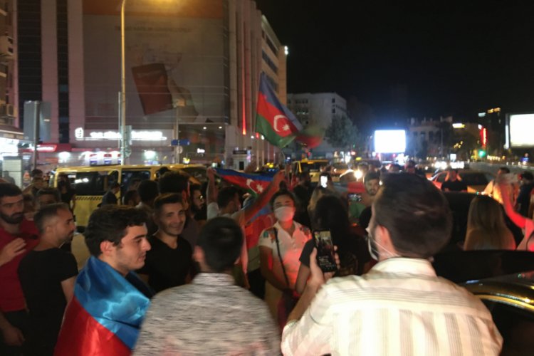 Ermenistan'a tepkiler çığ gibi büyüyor! Vatandaşlar sokağa döküldü