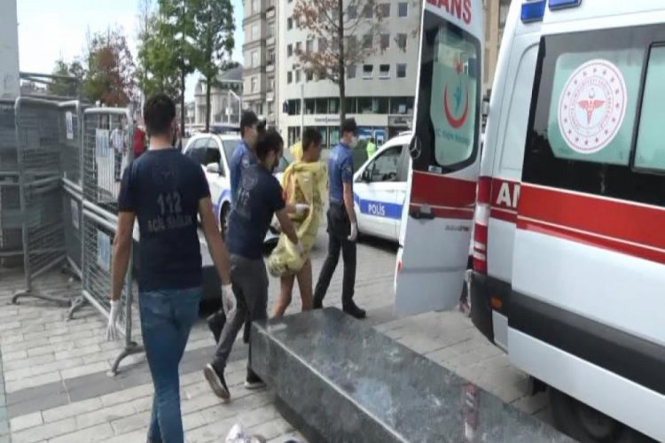 Çıplak kadın şoku! Polis poşetle kapattı