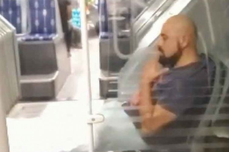 Maskesiz yolcu metrobüste sigara içti