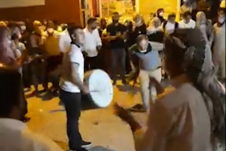 Diyarbakır'da yasağa rağmen halaylı sokak düğünü