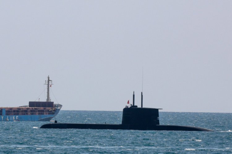 Türk denizaltısı Antalya'dan ayrıldı