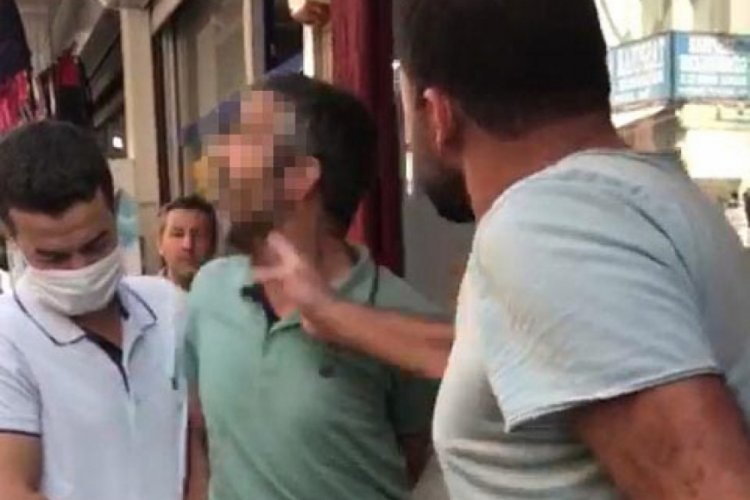 Yakalanan hırsızlık şüphelisini tokatladı
