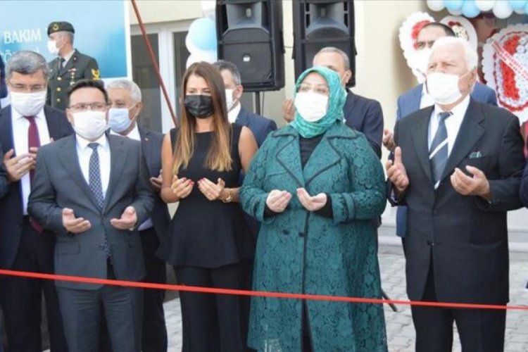 Bakan Selçuk: Biz, yaşlıları baş tacı eden bir toplumuz