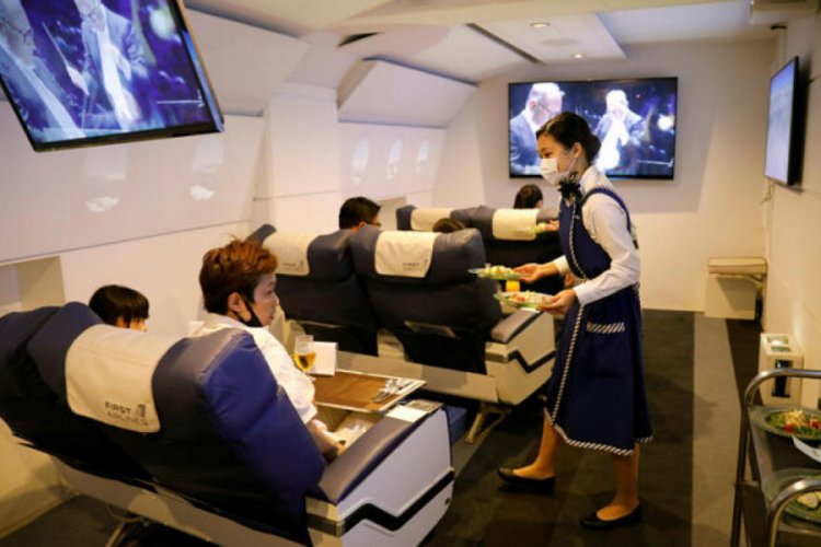 Japonya Hava Yolları'nda ''bayanlar ve baylar'' yasaklanıyor