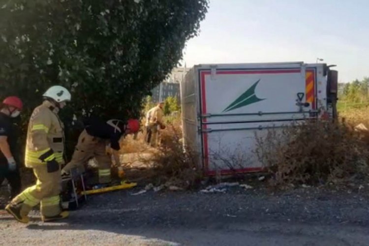 Freni boşalan kamyonetinin altında kaldı