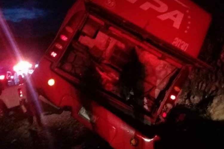 Meksika'da yolcu otobüsü devrildi: 13 ölü
