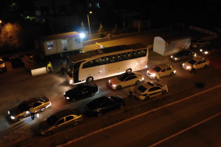 Kilit kavşaktan seyahat eden yolcuların 'HES kodu' sorgulanıyor