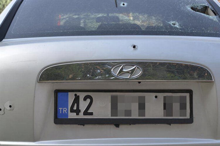 Otomobilde silahlı saldırıya uğrayan iki kişi ağır yaralandı