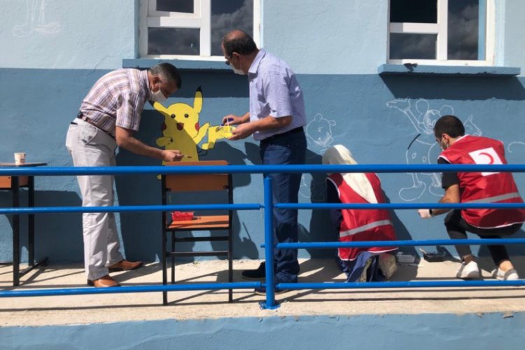 Kızılay Bursa Osmangazi Şubesi Dağakça ilkokulunu eğitime hazırladı