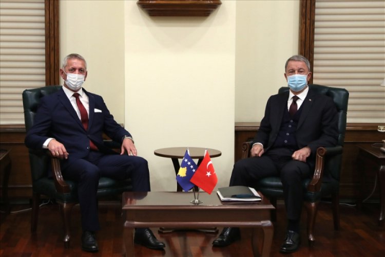 Bakan Akar, Kosovalı mevkidaşı Quni ile bir araya geldi