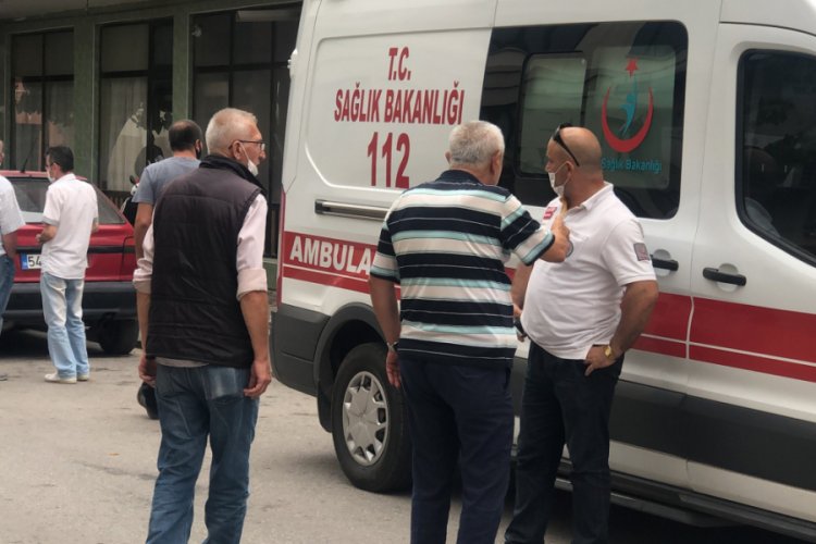 Ambulans şoförü yaşamına son verdi