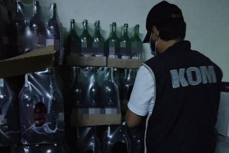 İzmir'de sahte içki operasyonu