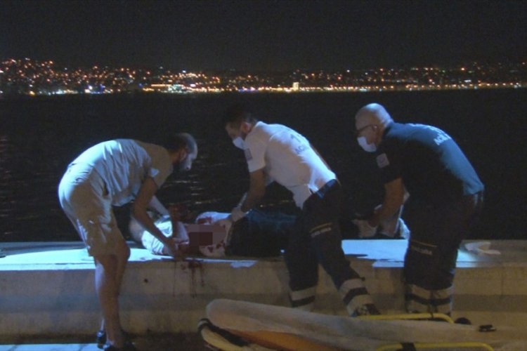 İzmir'de bıçaklı kavga: 2 yaralı