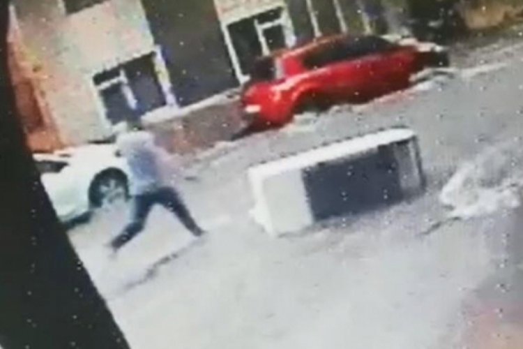 Sele kapılan buzdolabının peşinden böyle koştu