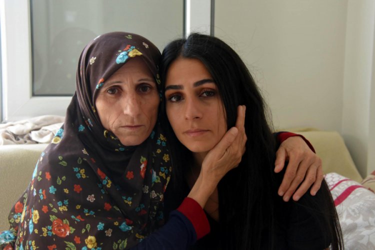 Genç kızı eteğini kaldırarak taciz etti! Karşı koyunca tekme tokat dövdü