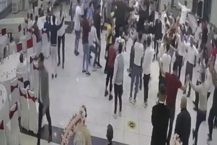 Düğün salonundaki kına eğlencesine baskın