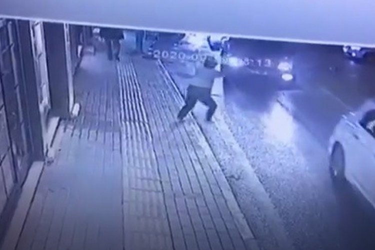 Bursa'da minibüsün çarptığı kız böyle savruldu!