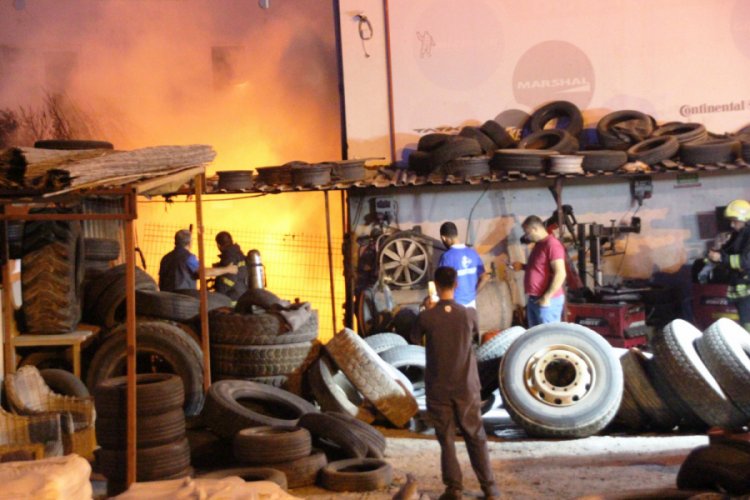 İş yeri saniyeler içinde küle döndü