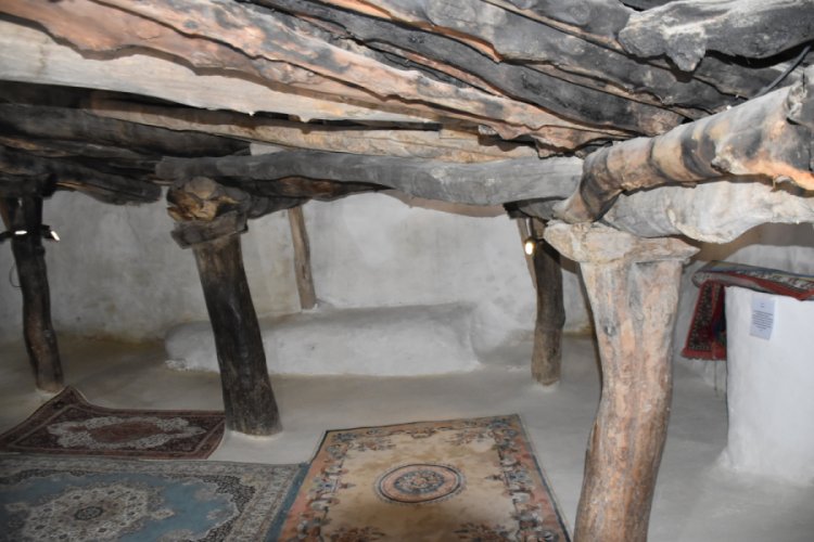 Türkiye'nin 8 asırlık cemevi yıllara meydan okuyor
